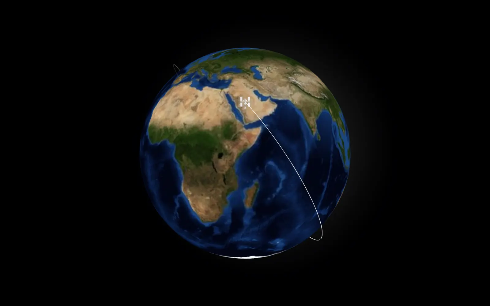 Globe Follow Dragon, dengan ISS di atas Jazirah Arab dan jejak orbitnya melintasi Samudra Hindia
